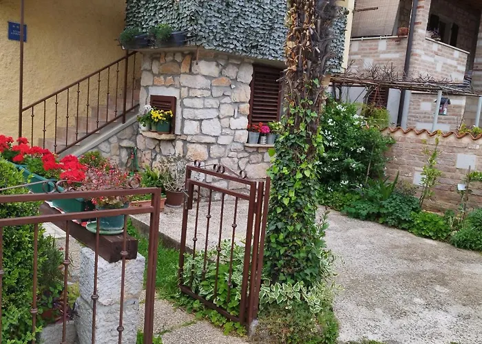 Koza 100m From The アパート ポレッチ