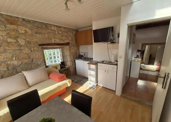 アパート Koza 100m From The *